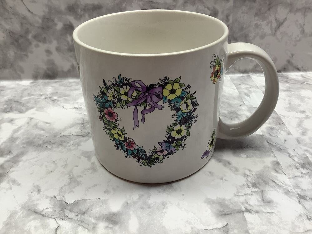 Inarco Vintagae Floral Heart Design 14 oz Coffee Mug - Made in Korea